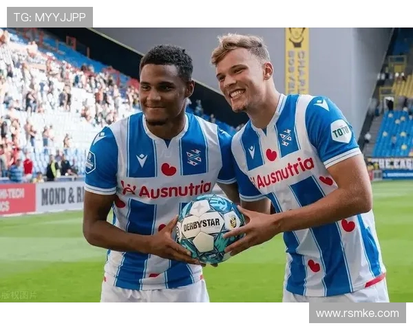 英超焦点战纽卡斯尔对阵狼队双方争夺激烈前景引人关注